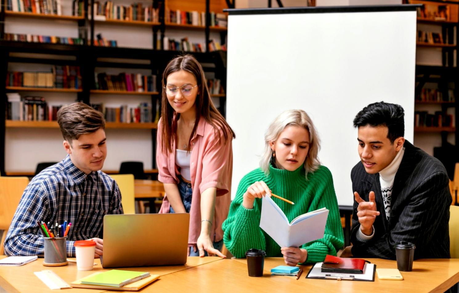 Teamarbeit an realen Business-Projekten